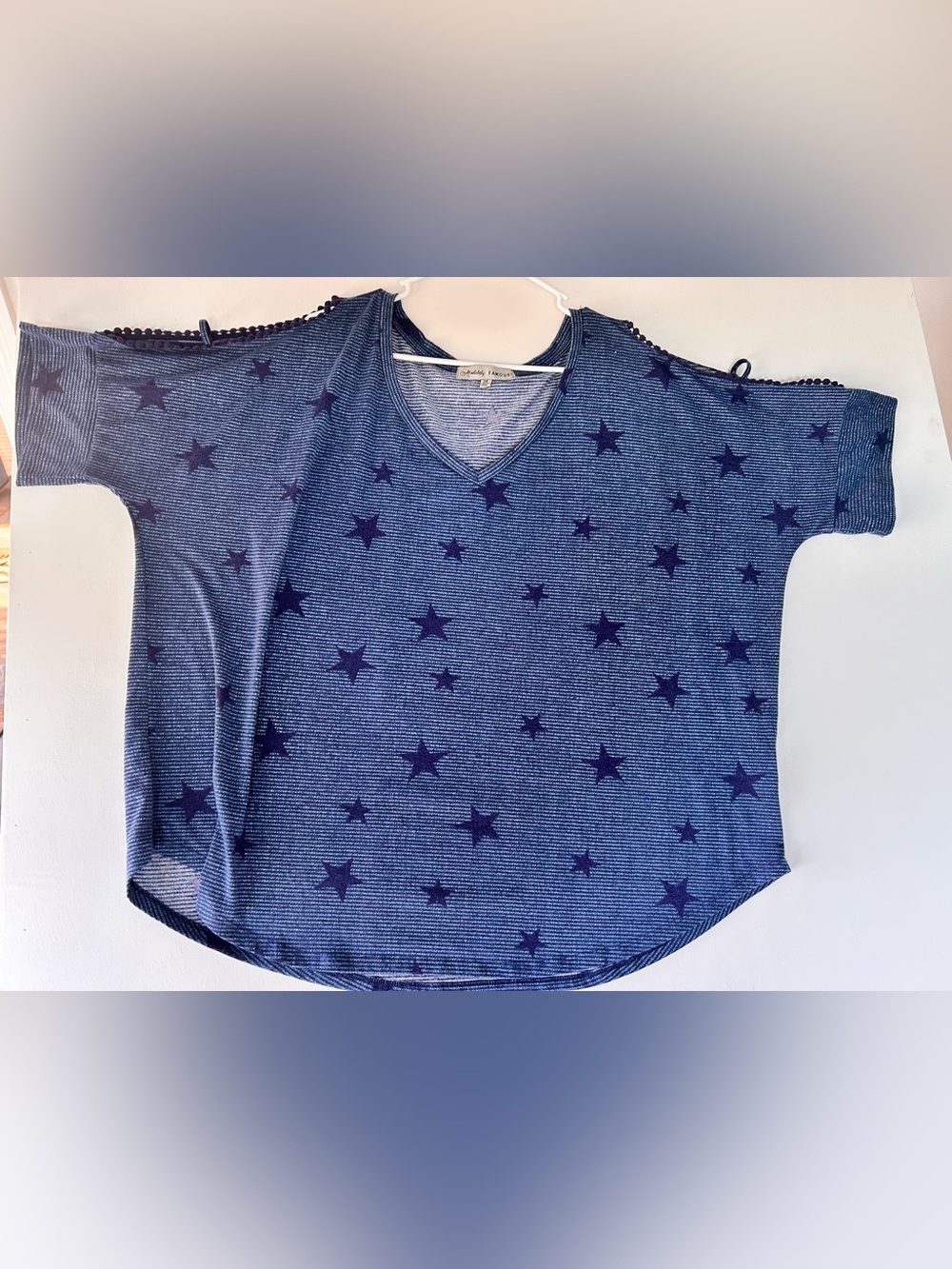 Absolutely Famous Navy Star-Print V-Neck cold shoulder top
